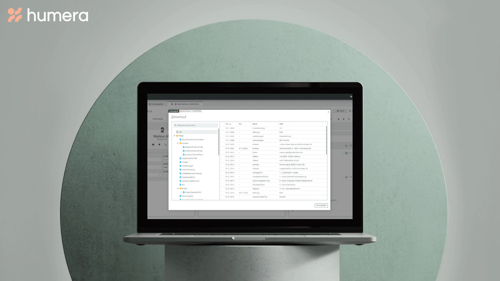 Laptop zeigt humera Personalmanagement-Software